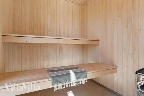 Njut av bastuvärmen i lyxstuga nr 930 för 14 personer