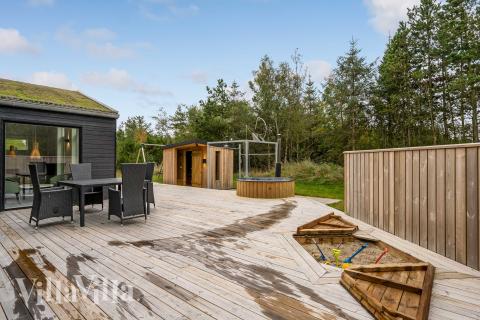 Den behagliga spastugan nr 944 med plats för 10 personer ligger i Nordjylland