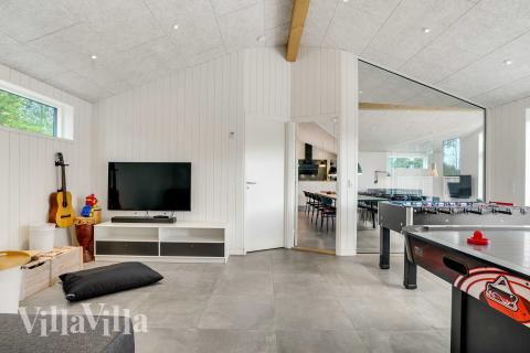 Lyxstuga 944 för 10 personer har ett stort aktivitetsrum med bl.a. biljard och dart