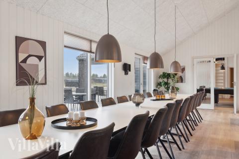 Det stora ljusa vardagsrummet i lyxstuga nr 771 för 20.