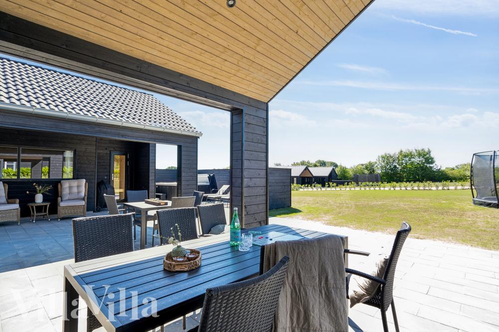 Njut av en grillkväll på terrassen i lyxstuga nr 771 i Tyskland