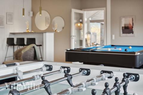 Aktivitetsrum i lyxstuga nr 772 med 7 sovrum och plats för 18 personer.