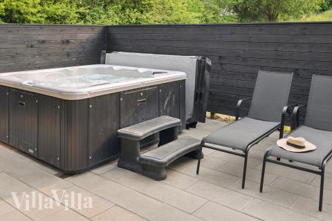 Lyxstuga nr 772 erbjuder bland annat ett härligt spabad