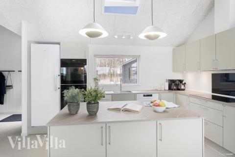 Köket i lyxstuga nr 912 är utrustat så att ni kan laga mat till 18 personer.