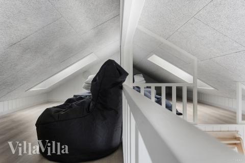 Några av de 18 sovplatserna finns på loftet i lyxstuga nr 912