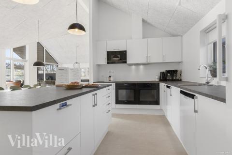 Köket i lyxstuga nr 816 är utrustat så att ni kan laga mat till 20 personer.