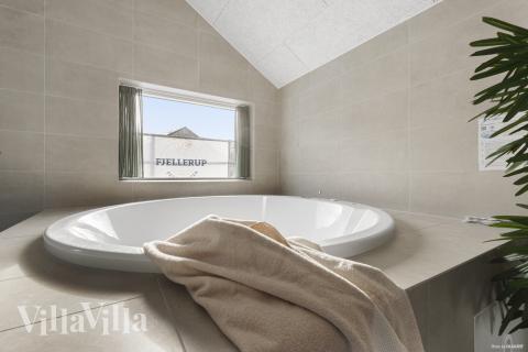 Njut av spabadets värme i lyxstuga nr 816 i Østjylland