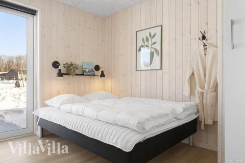 Ett av de 8 utmärkta sovrummen i lyxstuga nr 816 i Østjylland.