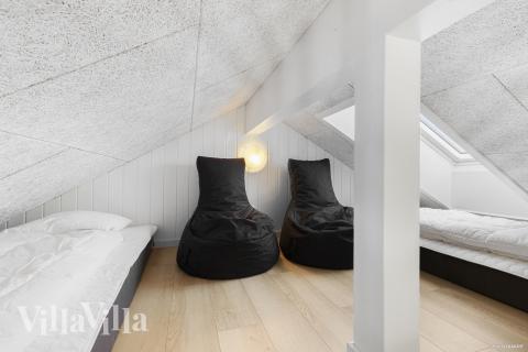 Några av de 20 sovplatserna finns på loftet i lyxstuga nr 816