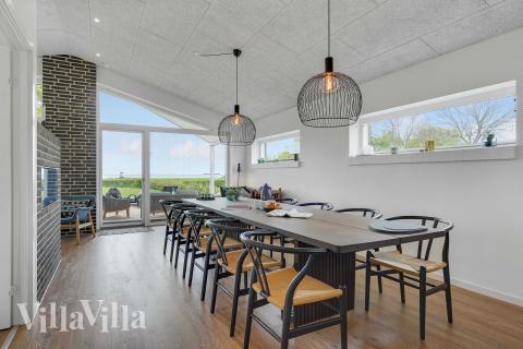 Ni kan sitta 9 personer tillsammans i vardagsrummet när ni besöker lyxhus nr 950 i Fyn och öar.