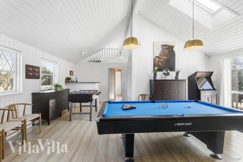 Lyxstuga 251 för 20 personer har ett stort aktivitetsrum med bl.a. biljard och dart