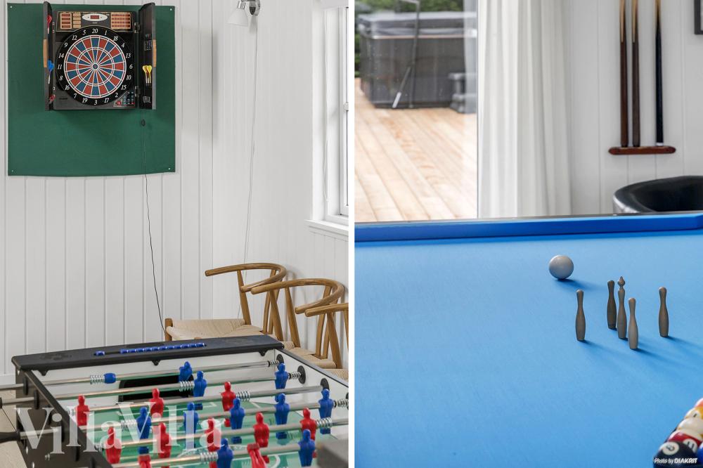 Aktivitetsrum i lyxstuga nr 251 med 7 sovrum och plats för 20 personer.