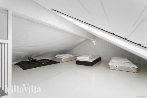 Några av de 20 sovplatserna finns på loftet i lyxstuga nr 251