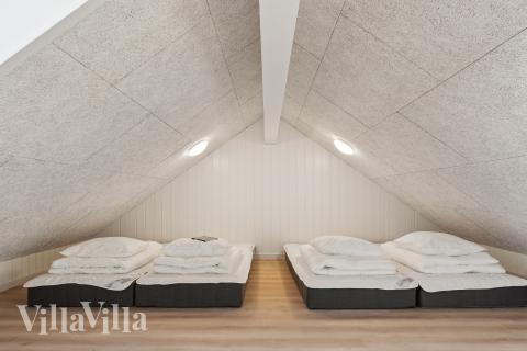 Några av de 24 sovplatserna finns på loftet i lyxstuga nr 773