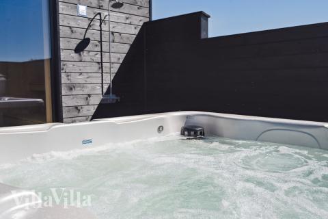 Njut av spabadets värme i lyxstuga nr 773 i Tyskland