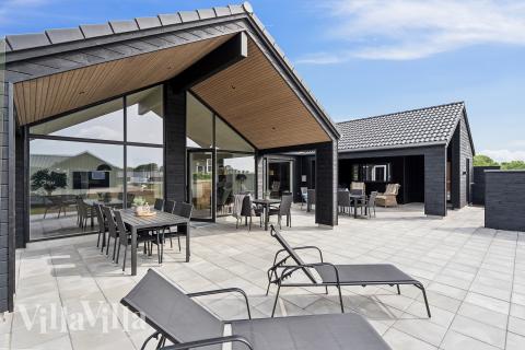 Njut av en grillkväll på terrassen i lyxstuga nr 773 i Tyskland