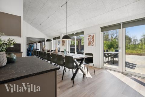 Ni kan sitta 24 personer tillsammans i vardagsrummet när ni besöker lyxhus nr 777 i Tyskland.