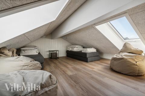 Några av de 24 sovplatserna finns på loftet i lyxstuga nr 777