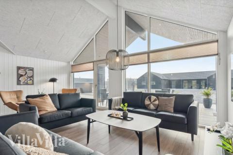 Lyxstuga 779 för 26 personer har ett stort aktivitetsrum med bl.a. biljard och dart