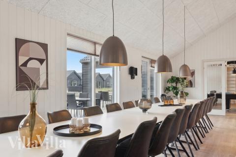 Det stora ljusa vardagsrummet i lyxstuga nr 779 för 26.