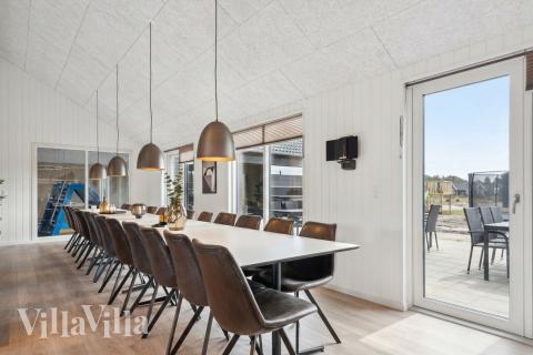 Vardagsrummet i lyxstuga nr. 779 har plats för 26 personer.