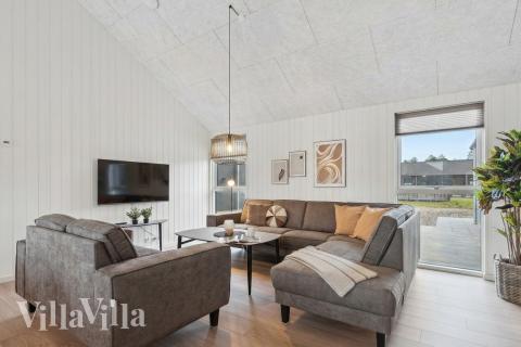 I soffhörnan i lyxstuga 779 i Tyskland kan ni spela brädspel eller titta på film tillsammans.