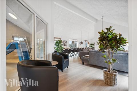 Den rymliga entrén i lyxstuga nr 779 i Tyskland