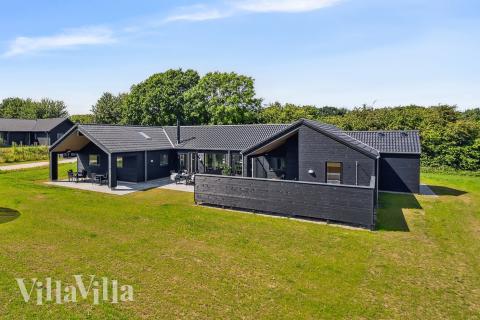 Den praktfulla poolstugan nr 781 med plats för 26 personer ligger i Tyskland