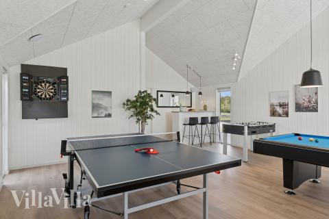 Förutom de många timmar som du kan tillbringa i stugans poolavdelning erbjuder lyxstuga 783 även biljard, bordtennis och dart