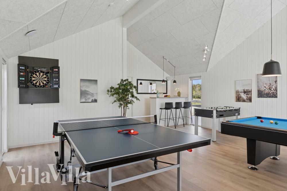 Förutom de många timmar som du kan tillbringa i stugans poolavdelning erbjuder lyxstuga 783 även biljard, bordtennis och dart