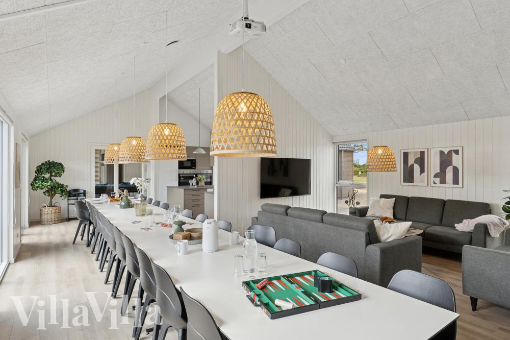 Det stora ljusa vardagsrummet i lyxstuga nr 780 för 26.