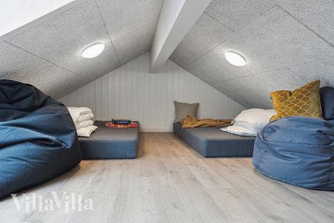 Några av de 26 sovplatserna finns på loftet i lyxstuga nr 780