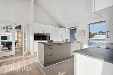 Köket i lyxstuga nr 782 är utrustat så att ni kan laga mat till 24 personer.