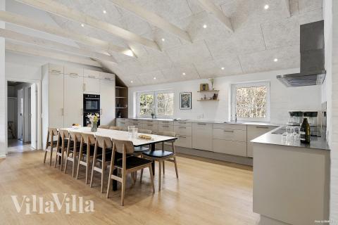 Köket i lyxstuga nr 145 är generöst inrett.