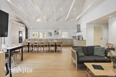 Vardagsrummet i lyxstuga nr. 145 har plats för 22 personer.