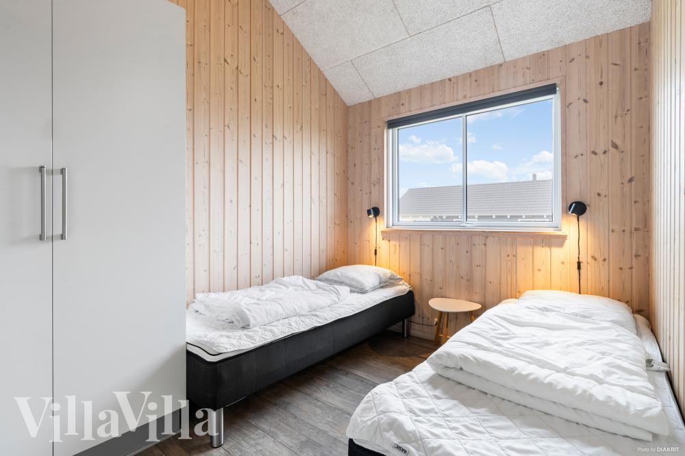 Ett av de 7 utmärkta sovrummen i lyxstuga nr 322 i Fyn och öar.