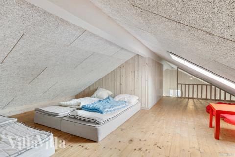 Några av de 18 sovplatserna finns på loftet i lyxstuga nr 322