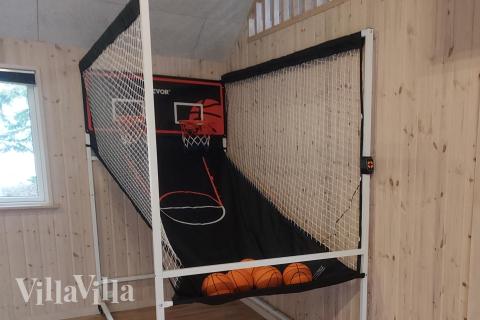 Aktivitetsrum i lyxstuga nr 330 med 9 sovrum och plats för 24 personer.