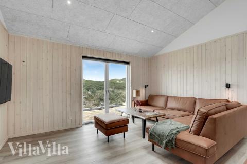 Soffhörnan i lyxstuga 945 i Nordjylland.