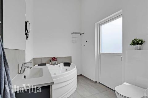 Ett av badrummen i lyxstuga nr 945