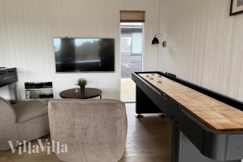 Lyxstuga 948 för 26 personer har ett stort aktivitetsrum med bl.a. biljard och dart