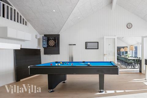 Aktivitetsrum i lyxstuga nr 948 med 9 sovrum och plats för 26 personer.