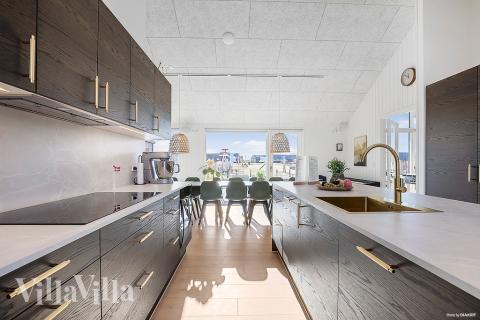 Köket i lyxstuga nr 948 är generöst inrett.