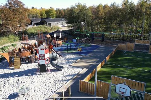 Förutom de många timmar som du kan tillbringa i stugans poolavdelning erbjuder lyxstuga 948 även många utomhusaktiviteter