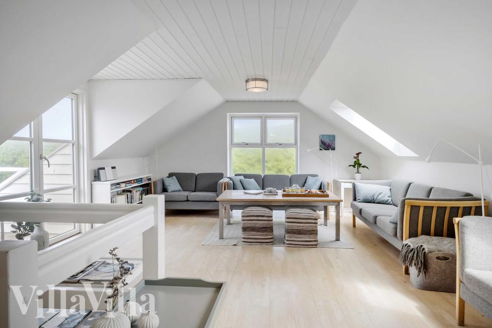 Soffhörnan i lyxstuga 953 i Vestjylland.
