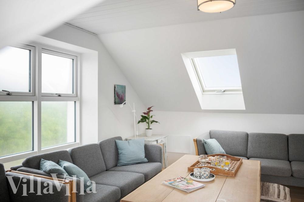 När ni besöker lyxhus nr 953 kan ni mysa tillsammans i sofforna.