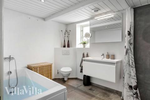 Lyxstuga nr 953 har ett duschrum för 14 personer.