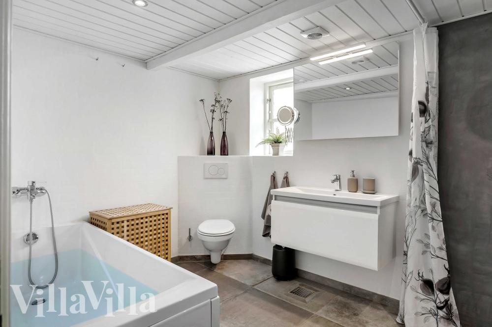 Lyxstuga nr 953 har ett duschrum för 14 personer.