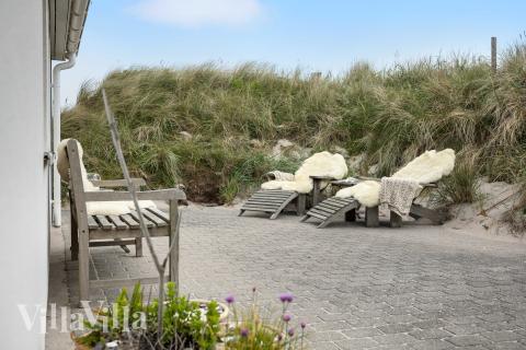 Stor terrass i lyxstuga nr 953 i Vestjylland.