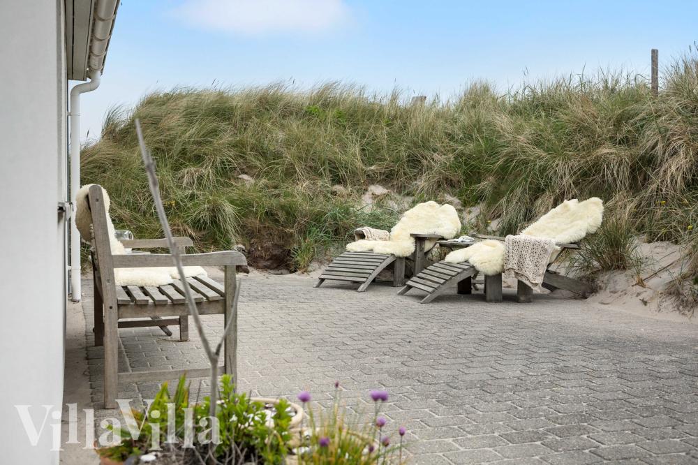 Stor terrass i lyxstuga nr 953 i Vestjylland.